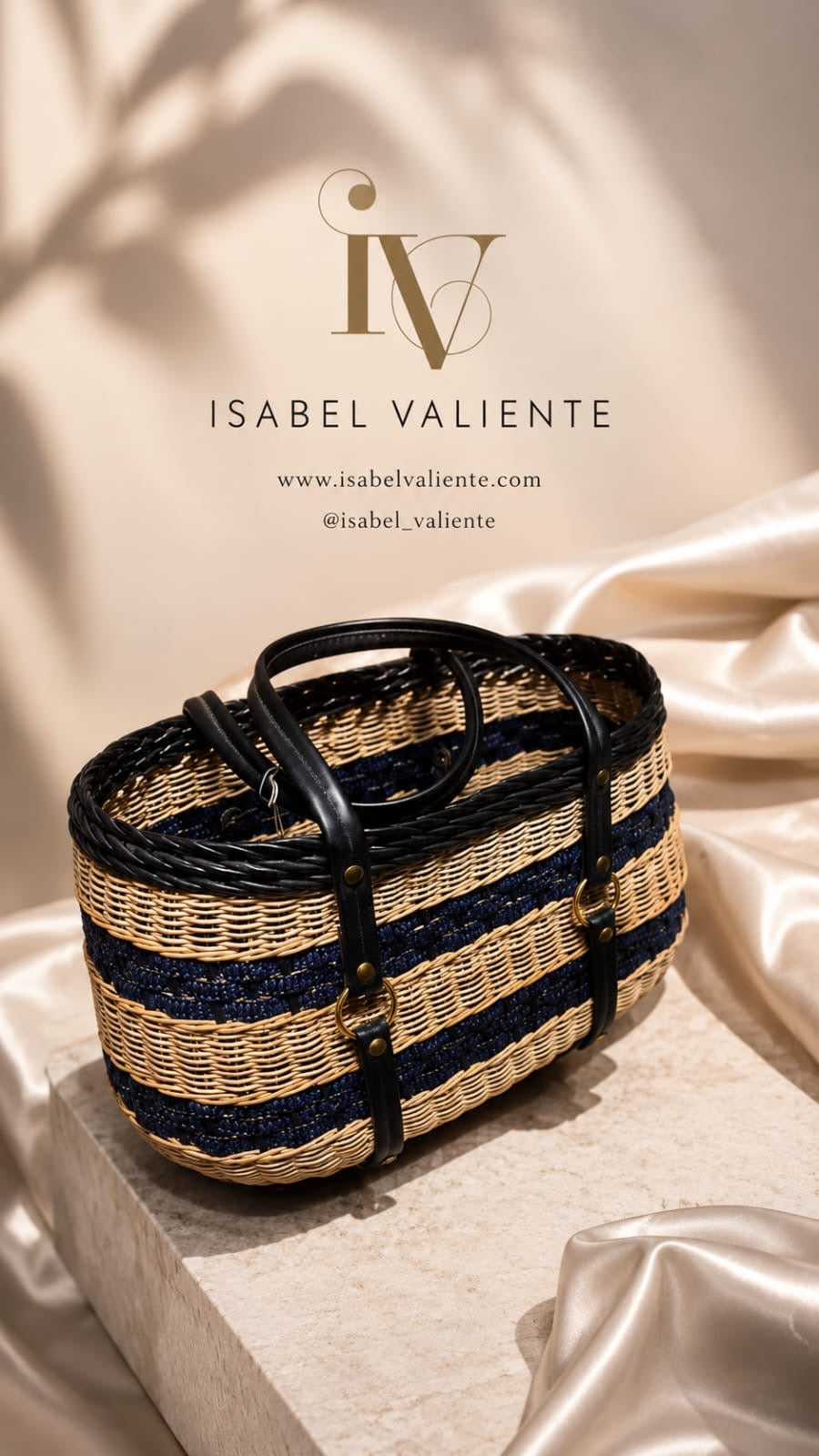 Bolso mimbre negro y azul