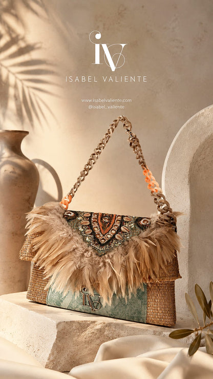 Bolso con plumas